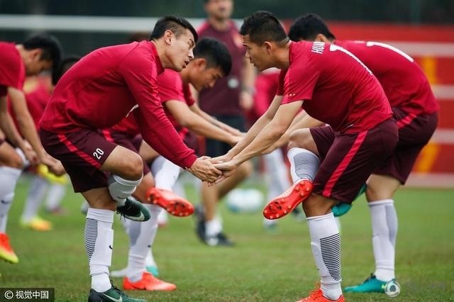 日本男狂揉吃奶胸60分钟