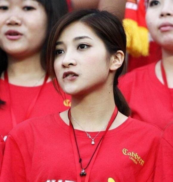 26岁招待的下女